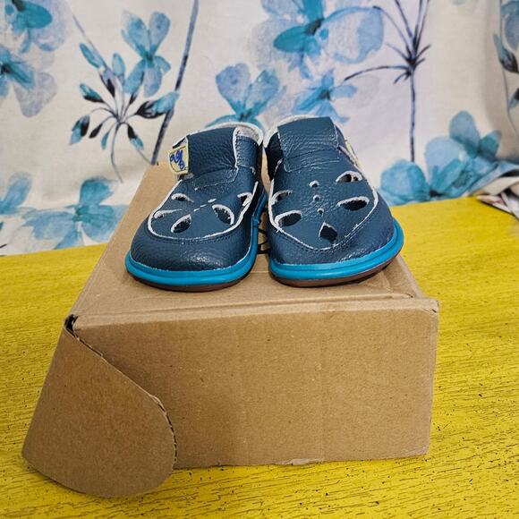 Magical Shoes Children's Barefoot Shoes Coco Blue EU 26 US Kid 10 NEW NEVER WORN - Picture 1 of 6